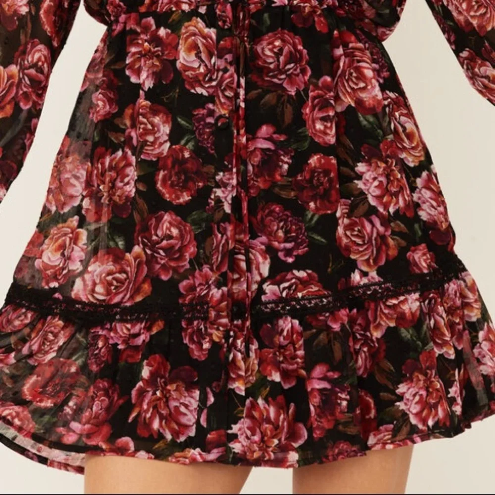 Lovestitch Women's Magenta Floral Floral Lace Trim Mini Dress Size Small NWT - Picture 6 of 10